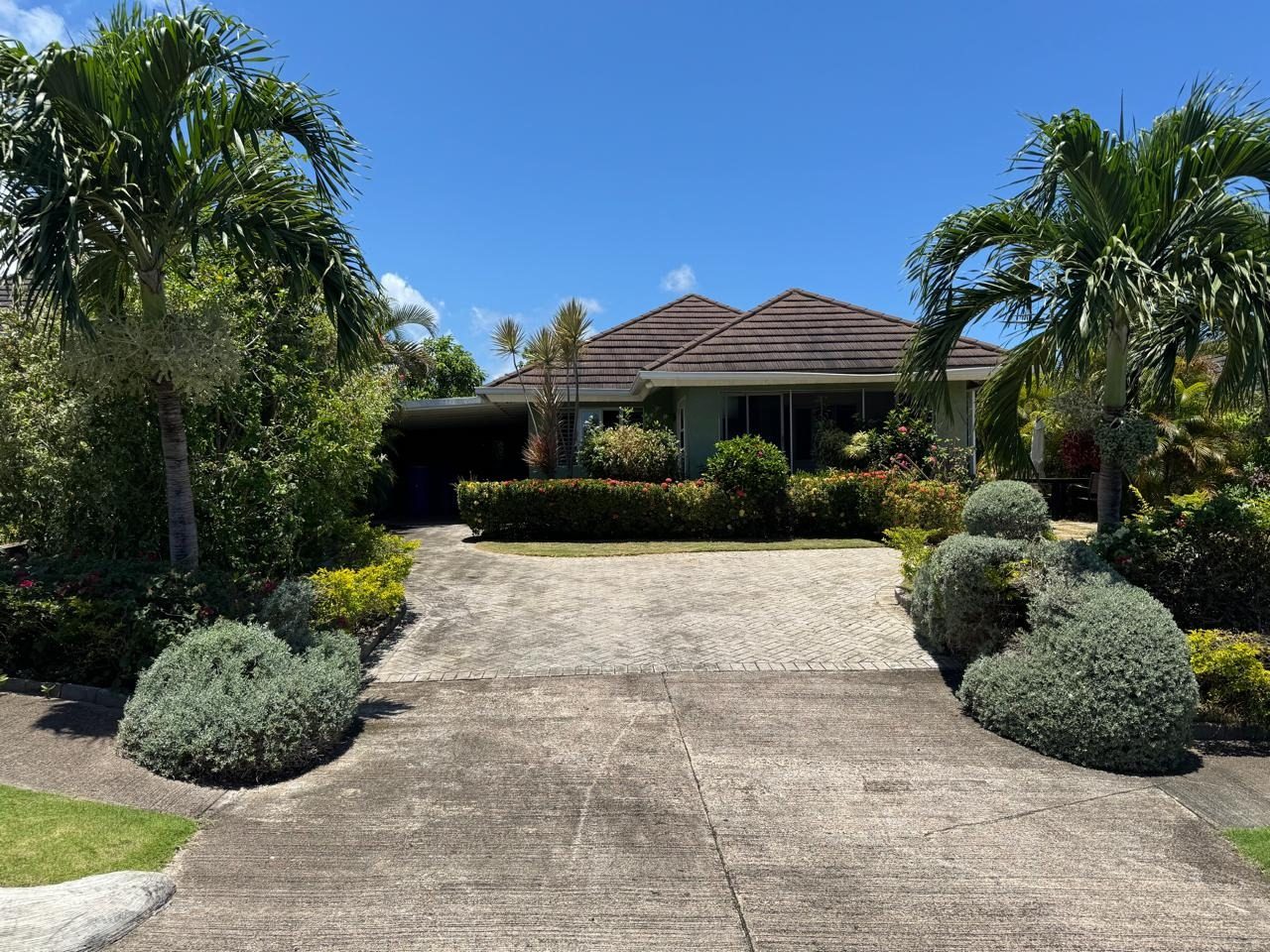 Richmond Retreat, seen from the driveway